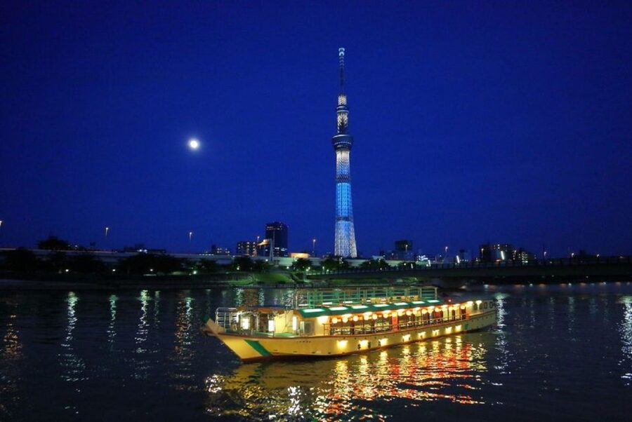 Tokyo Bay: Traditional Japanese Yakatabune Dinner Cruise - The Free-Flowing Drinks Service