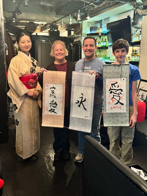 Tokyo: Calligraphy on Kanji Fan & Scroll with Drink - A quiet hour of Japanese culture in central Tokyo