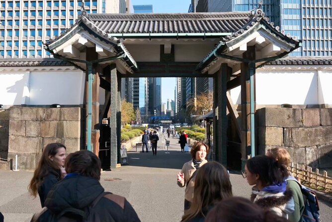 Tokyo Castle, Imperial Palace, Shogun & Garden Walking Tour - Ninomaru Garden, koi, and a calmer side of Tokyo