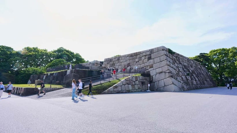 Tokyo Castle & Imperial PalaceーShogun Walking Tour - How much walking and outdoor time to expect