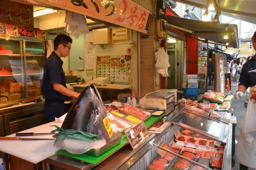 Tokyo: Classic Tsukiji Food Tour - Who should book this Tsukiji experience?