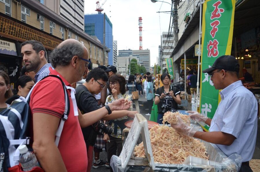 Tokyo: Classic Tsukiji Food Tour - A shrine and more than 300 years of local history
