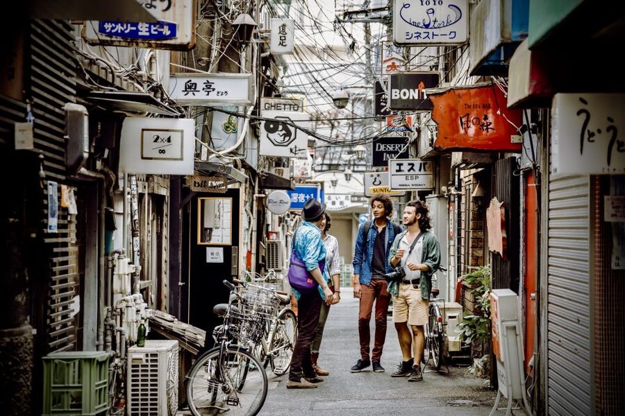 Tokyo: Custom Hidden Gems & Highlights Tour with Local Guide - Learning the subway without stress