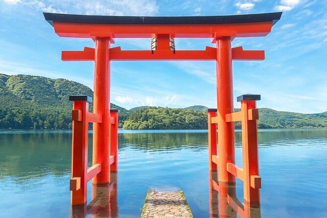 Tokyo Day Tour in Mt. Fuji, Lake Ashi Cruise and Owakudani Cable - Lake Ashi pirate ship: a short cruise with an extra charge