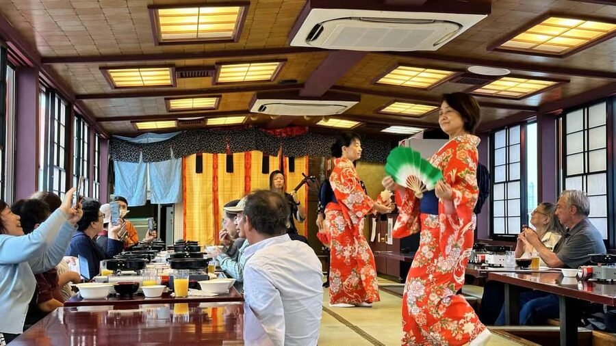 Tokyo Dinner Cruise & Tradition Show & Drinks & Tokyo Tower - Who will enjoy this most?