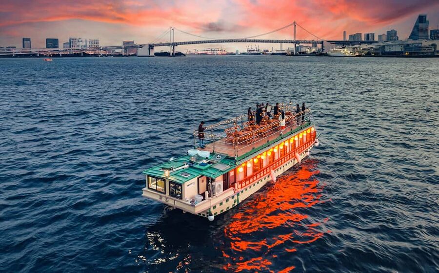 Tokyo Dinner Cruise & Tradition Show & Drinks & Tokyo Tower - Why a yakatabune feels different from a standard boat ride