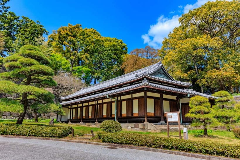 Tokyo: Edo Castle & East Garden of the Imperial Palace Tour - Who should book this two-hour tour?