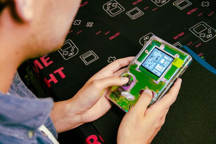 Tokyo: Gameboy Mod Workshop at Akihabara - Who will get the most from this workshop?