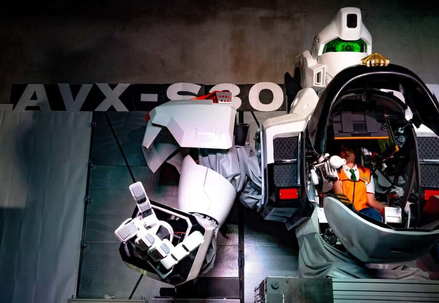 Tokyo: Giant Robot “Ingram” Factory Tour - The three ways to operate Ingram