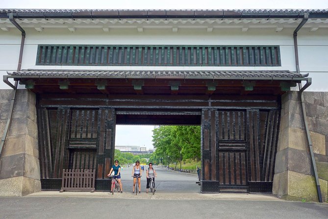 Tokyo Guided Small-Group Biking Tour - Zōjō-ji Temple with Tokyo Tower behind it