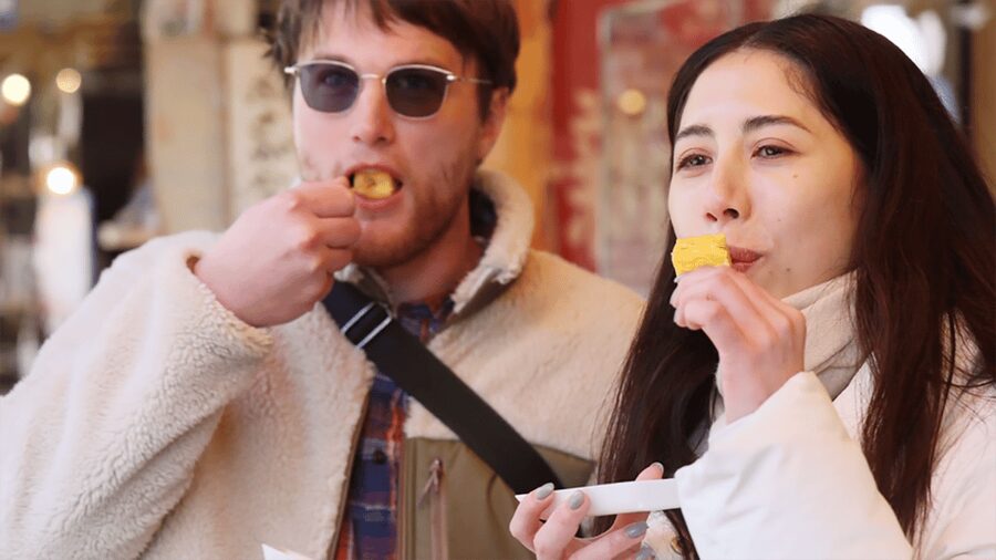 Tokyo: Guided Walking Tour of Tsukiji Market with Breakfast - How the guides shape the morning