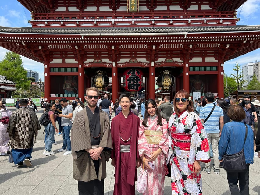 Tokyo: Imperial Palace and Shogun Walking Tour - Ninomaru Garden and koi ponds