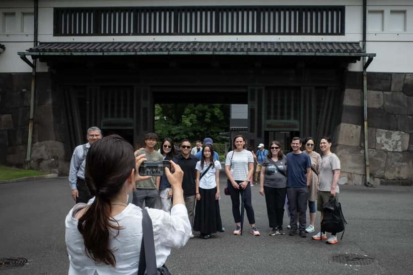 Tokyo: Imperial Palace East Gardens Walking Tour - Walking into the former Honmaru compound