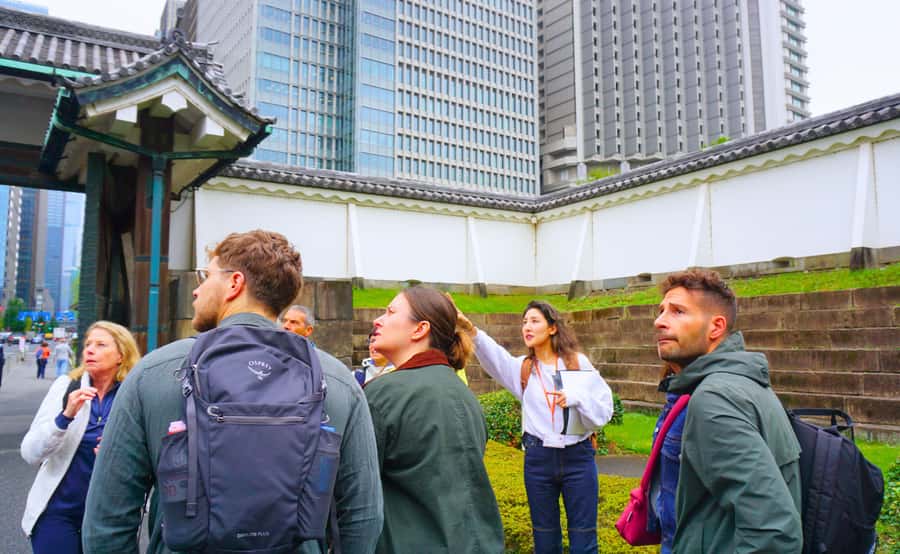 Tokyo: Imperial Palace Japanese History Walking Tour - Reading the Castle Ruins and Stone Foundations