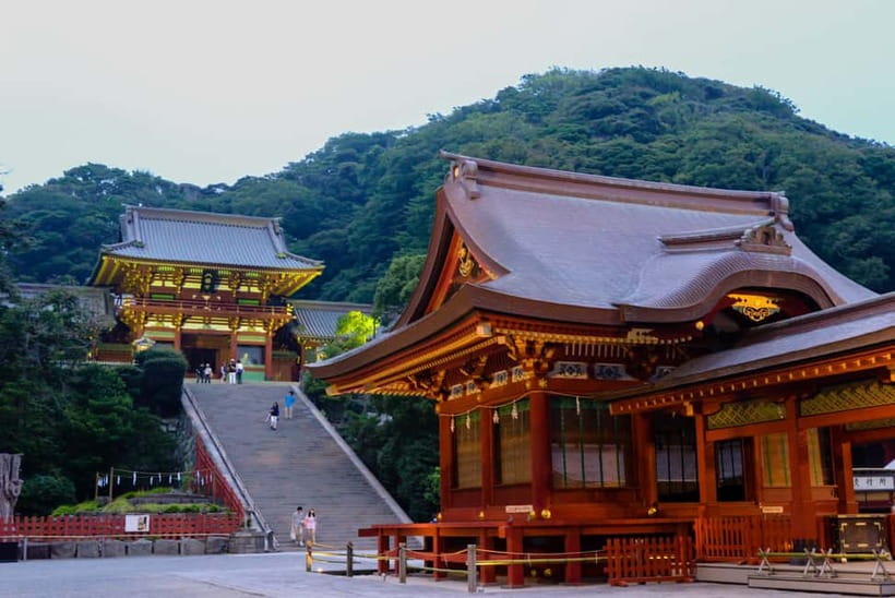 Tokyo: Kamakura & Enoshima Day Tour with Pickup & Train Ride - Kamakura High School and the Slam Dunk crossing