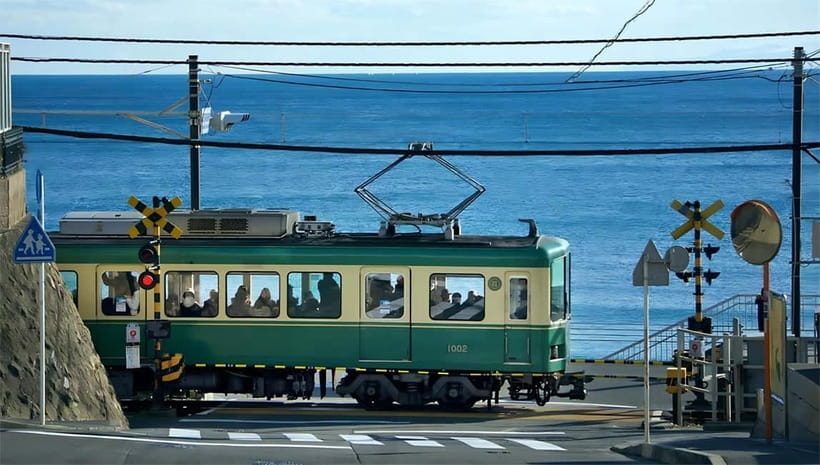 Tokyo: Kamakura & Enoshima Day Tour with Pickup & Train Ride - Tsurugaoka Hachimangu and Kamakura’s samurai past