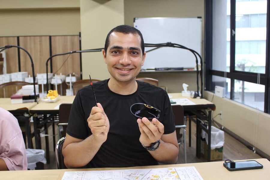 Tokyo: Kintsugi Art Repair Workshop - The first steps: choosing a piece and understanding the method