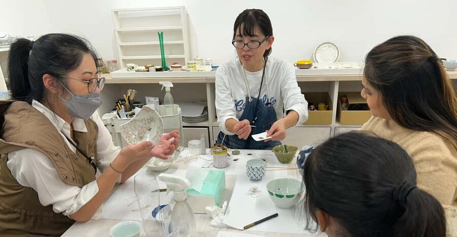 Tokyo: Kintsugi Workshop to Learn the Art of Golden Joinery - A calm two hours, with room to talk