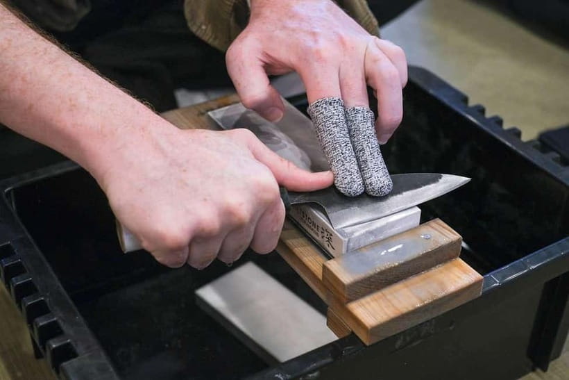 Tokyo: Knife Making Workshop (Sharpening, Engraving) - What happens at the Asakusa knife workshop