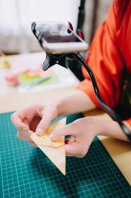 Tokyo: Learn Traditional Origami with a Local - Picking the right paper for a personal souvenir