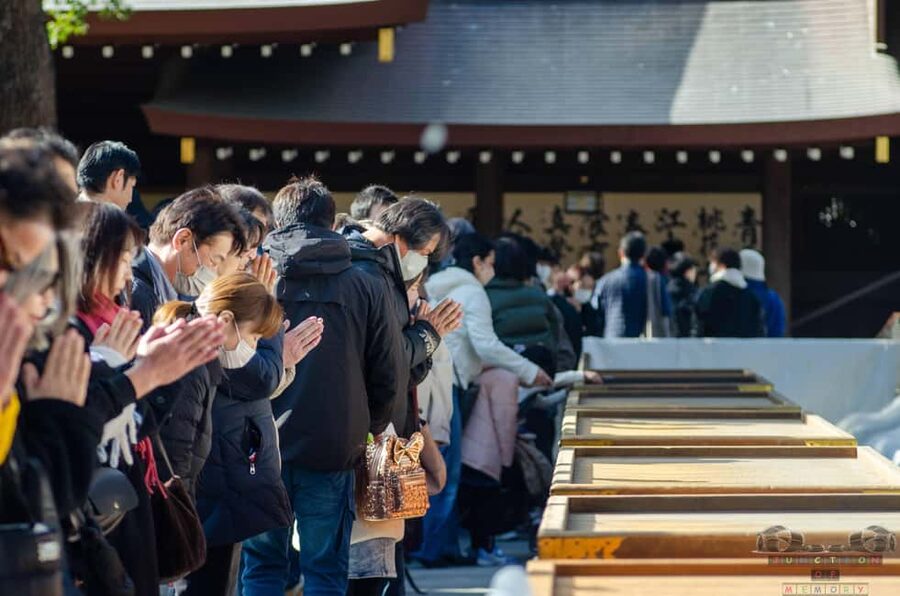 Tokyo: Meiji Jingu, Harajuku, Shibuya, and Shijuku Tour - Public transport is part of the lesson