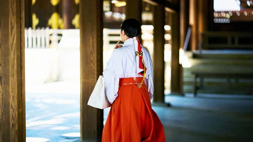 Tokyo: Meiji Shrine Walking Tour — Shinto & Imperial System - The forest path and the art of quiet