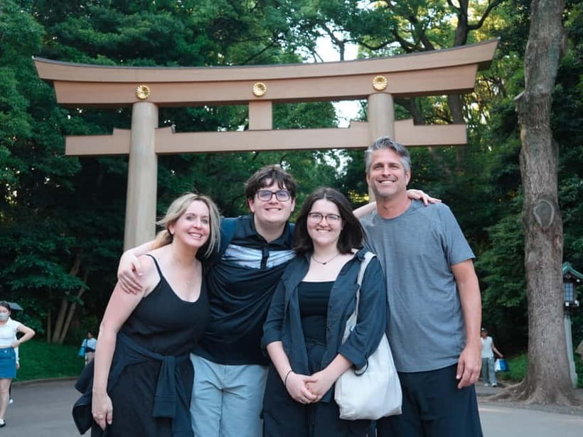 Tokyo Morning Tour: Meiji Shrine, Asakusa & Fish Market - What the guide adds to the morning