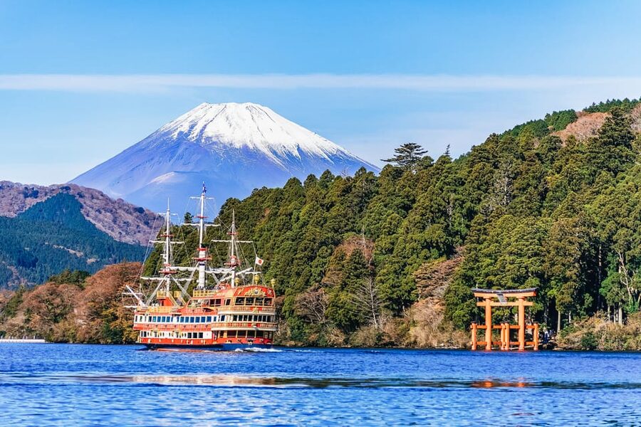 Tokyo Mt Fuji 5th St & Hakone Cruise Bus Tour w/Bullet Train - Meeting in central Tokyo and settling into the coach