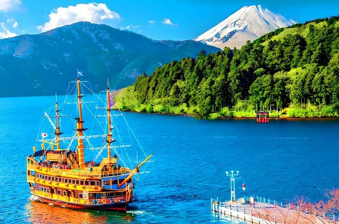 Tokyo: Mt. Fuji Cruise & Hakone Ropeway Day Trip by Bus - Lunch and the floating Peace Torii at Moto-Hakone