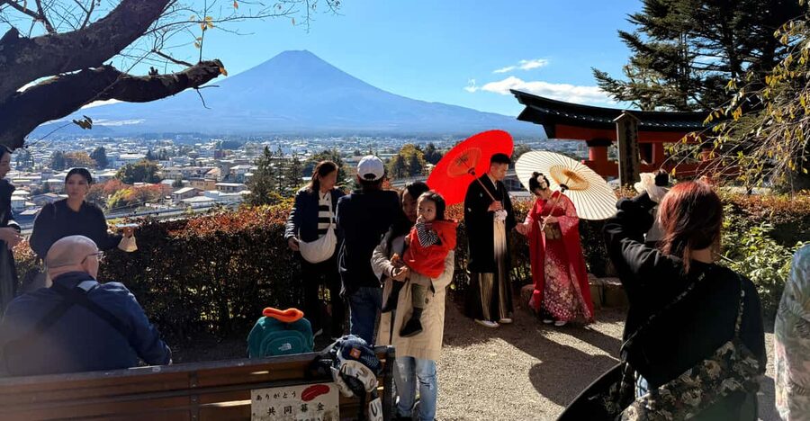 Tokyo:Mt Fuji & Hakone Day Tour with English Speaking Driver - Oshino Hakkai and the smaller Fuji villages