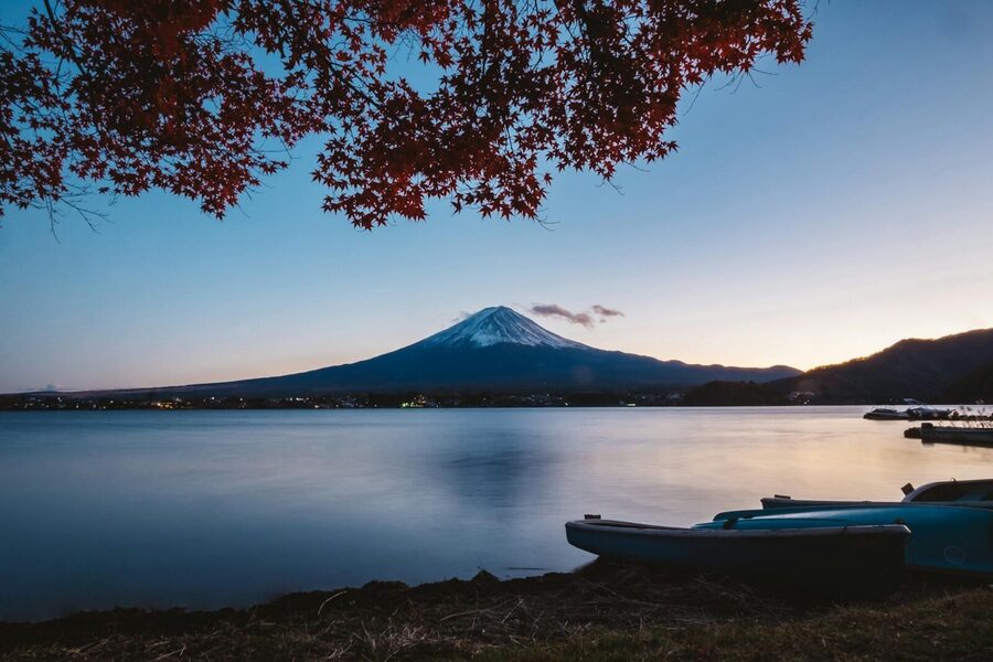 Tokyo: Mt. Fuji & Lake Kawaguchi Private Tour with Transfer - Lake Kawaguchi, Oishi Park, and optional time on the water