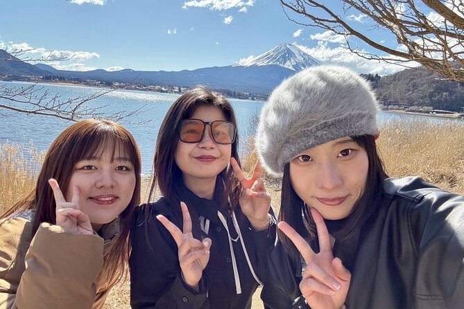 Tokyo: Mt.Fuji & Lake Kawaguchiko 1-Day Bus Tour w/Optional Lunch - Saiko Iyashi no Sato Nenba and old village life