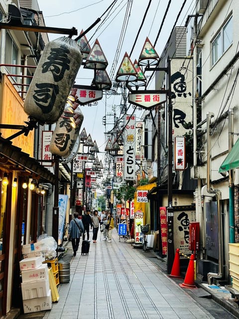 Tokyo: Private Tailored Tour with a Local Guide - Asakusa and the red lanterns of Sensō-ji