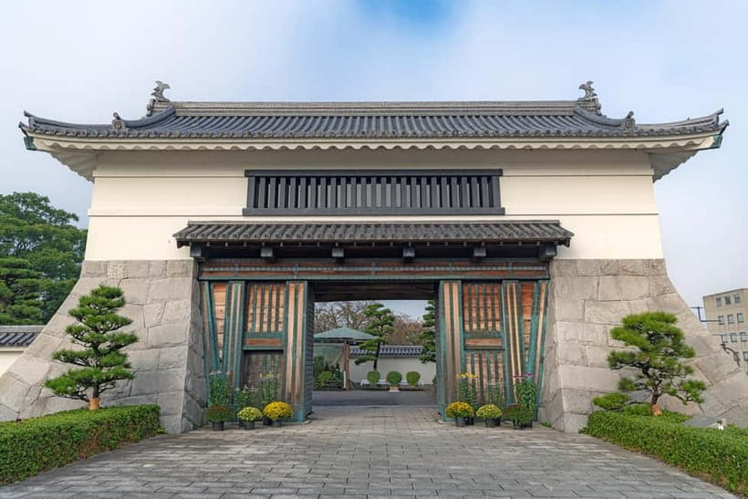 Tokyo: Pvt. Tour - Edo Castle & Imperial Palace East Gardens - The value of the $63 price