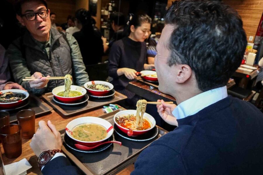 Tokyo: Ramen Tasting Tour with 6 Mini Bowls of Ramen - Shinjuku route: Tokyo classics and polished modern bowls