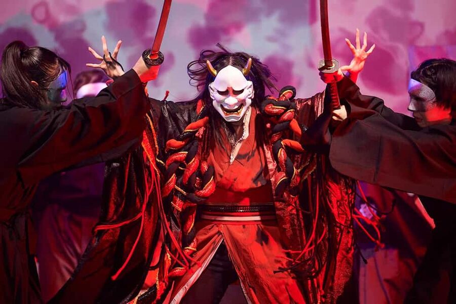 Tokyo: Samurai Entertainment Night Show in Kanda Shrine - Dinner Options and the Individual Chicken Hot Pot