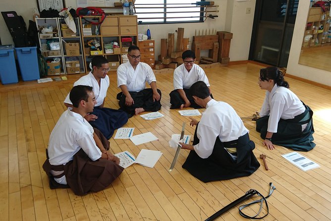 Tokyo:Samurai sword and archery class from a samurai descendant - Gekken sparring: attack, defense, and timing