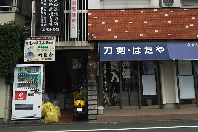 Tokyo:Samurai sword and archery class from a samurai descendant - Test cutting: the hard part is the blade line