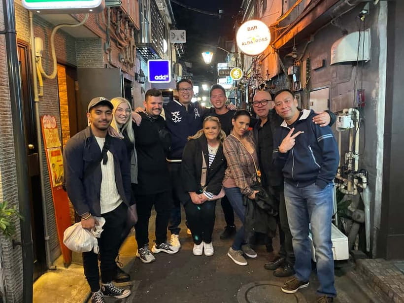 Tokyo: Shinjuku Bar and Izakaya Hopping Tour - The guides are the real reason to book