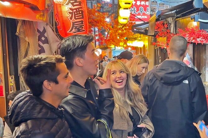 Tokyo: Shinjuku Bar Hopping & Night Walking Tour - What the guides add to the experience