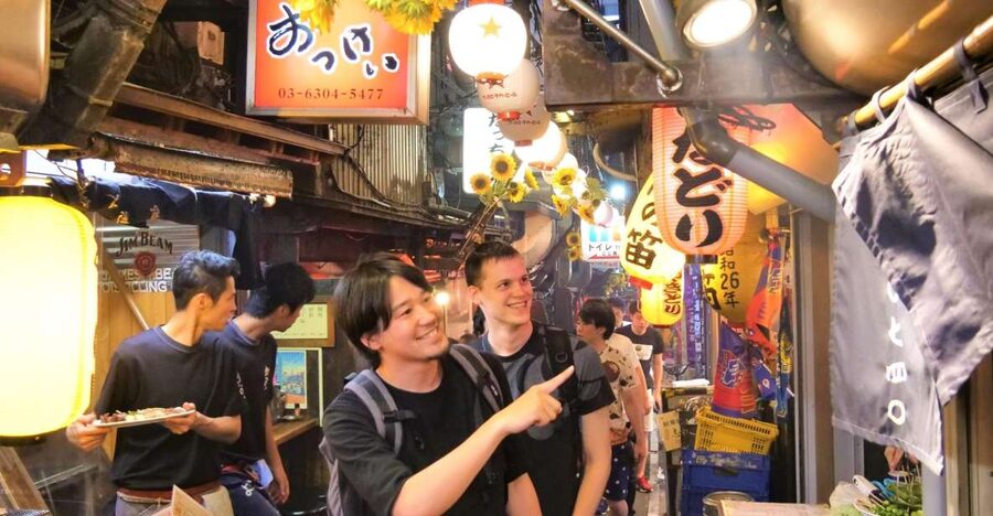 Tokyo: Shinjuku Bar Hopping with All-You-Can-Drink & Dinner - Finding the meeting point beside Shinjuku Station