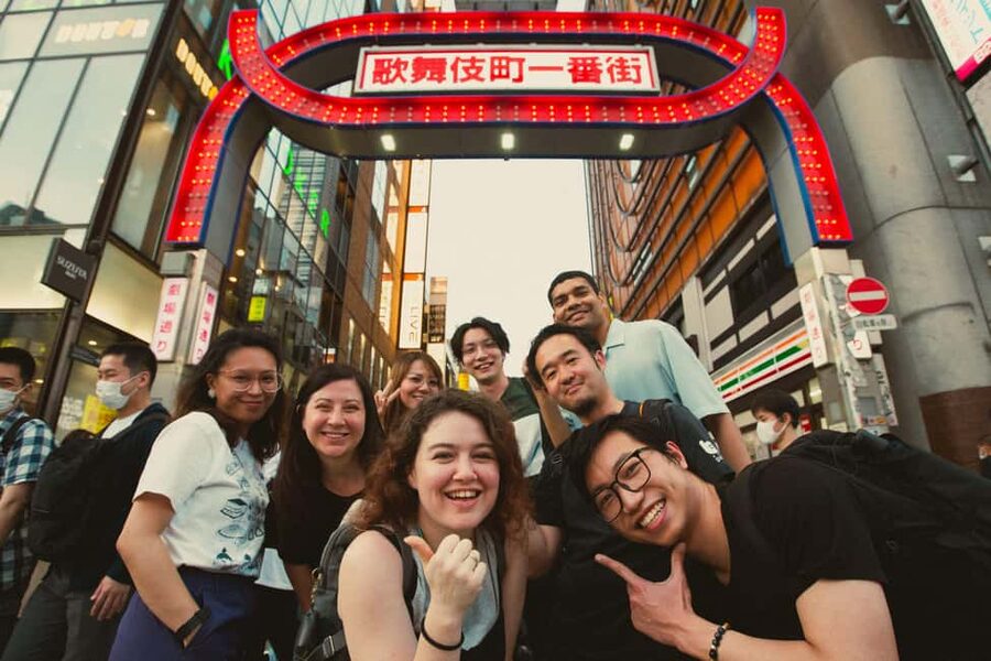 Tokyo: Shinjuku Izakaya and Golden Gai Bar Hopping Tour (2h) - Kabukicho: neon streets and late-night Tokyo