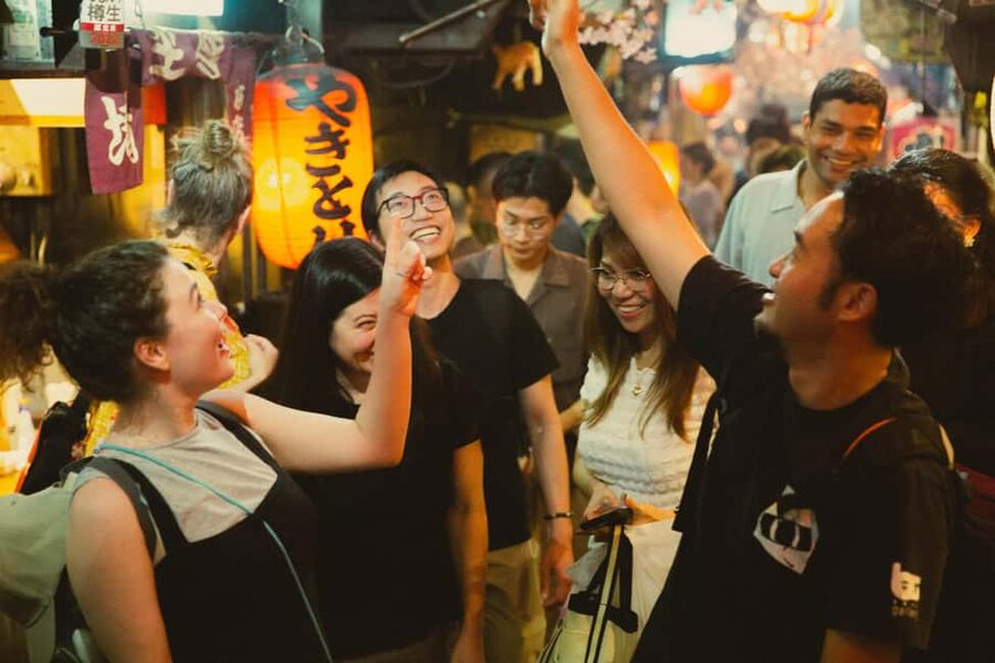 Tokyo: Shinjuku Izakaya and Golden Gai Bar Hopping Tour (2h) - Golden Gai: the night ends in miniature bars