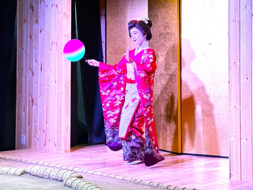 Tokyo: Sumo Show Experience with Chicken Hot Pot and a Photo - The sumo challenge is the evening’s big gamble
