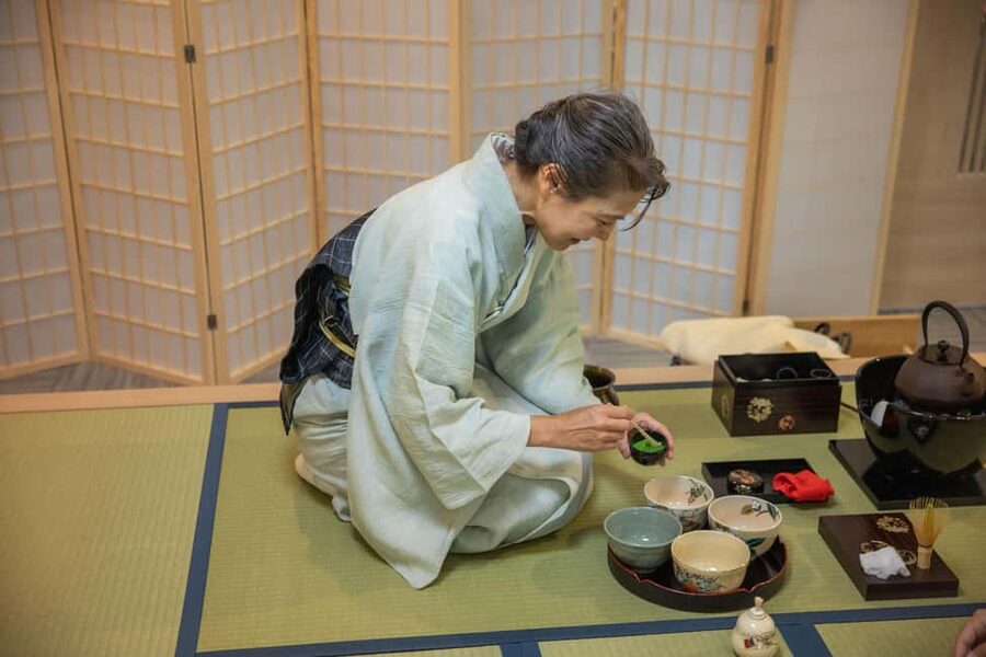 Tokyo: Tea Ceremony Experience in Asakusa - Watching the matcha whisking demonstration