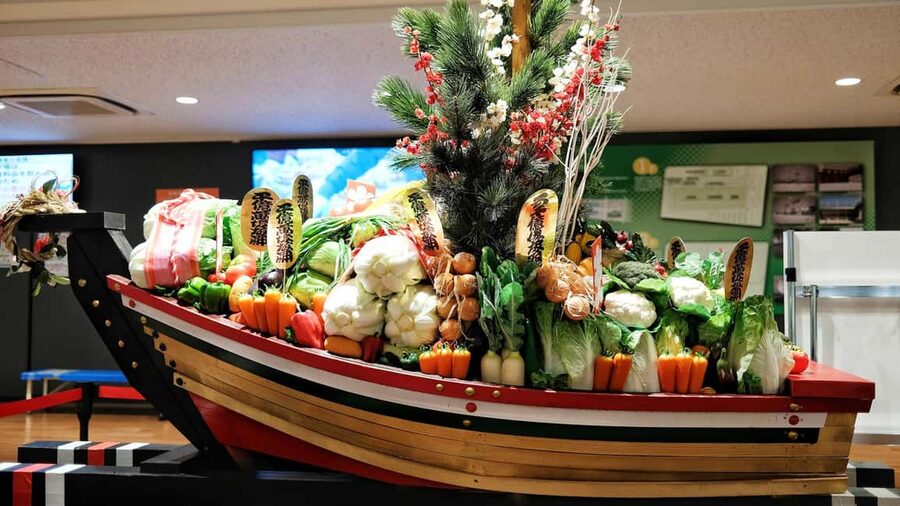 Tokyo: Toyosu Tuna Auction &Tsukiji Market Gourmet Adventure - What guides such as Tim, Lin, Eon, and Ethan add
