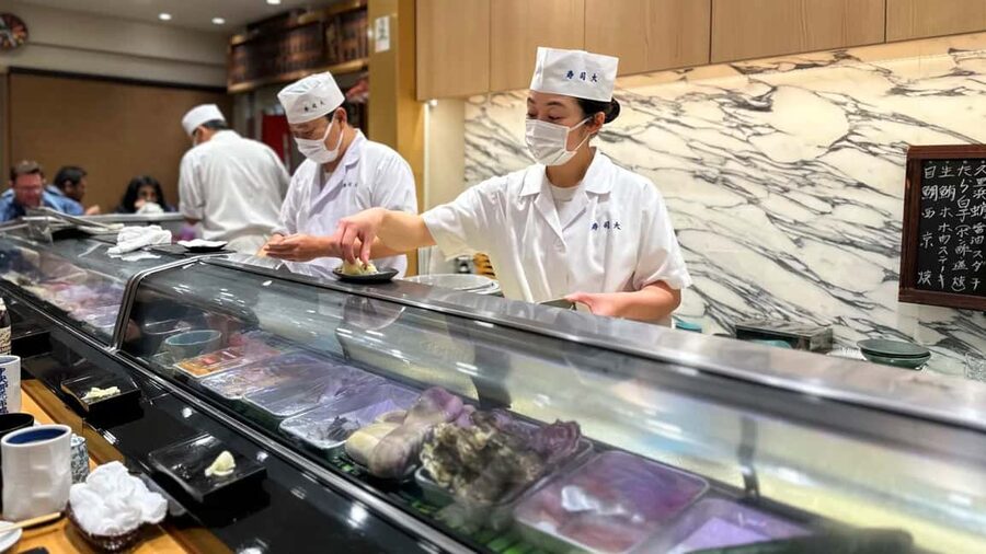 Tokyo: Toyosu Tuna Auction &Tsukiji Market Gourmet Adventure - Who will enjoy this early morning market tour?
