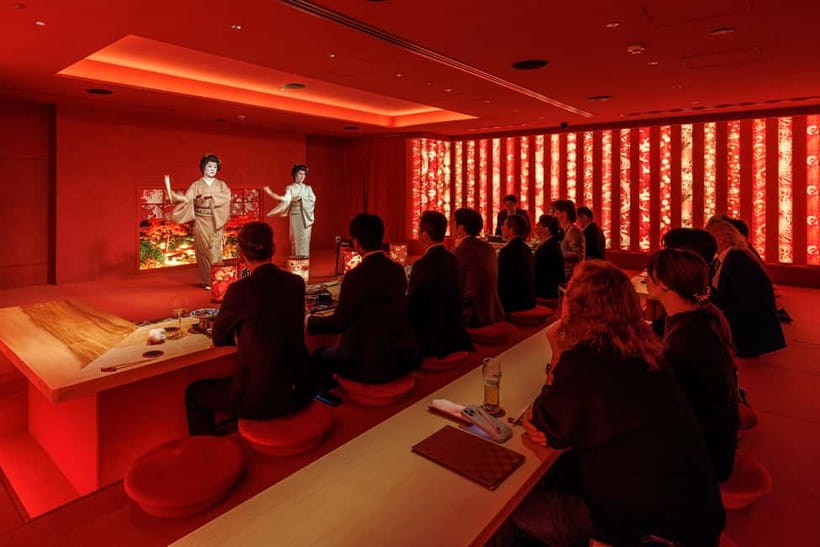 Tokyo: Traditional Geisha Experience Show & Japanese Dinner - The tatami room sets the tone