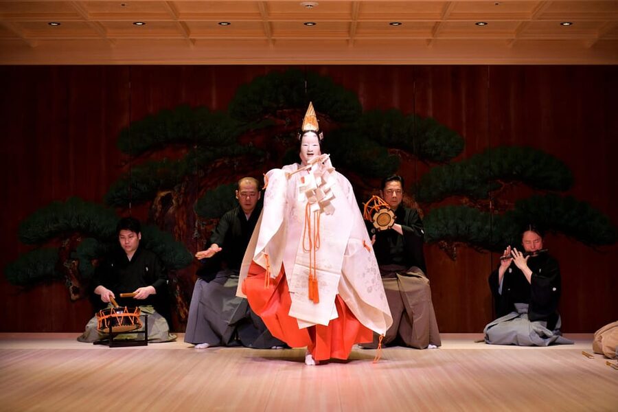 Tokyo: Traditional Japanese Performing Arts Show and Dinner - The seasonal omakase meal