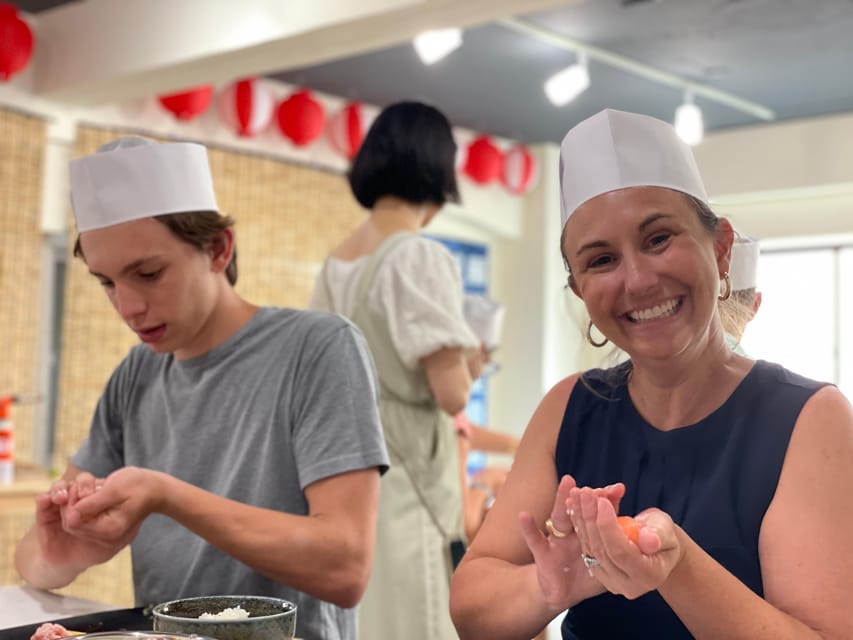 Tokyo: Tsukiji Fish Market Sushi Making Class with Pro Chef - What the guides add